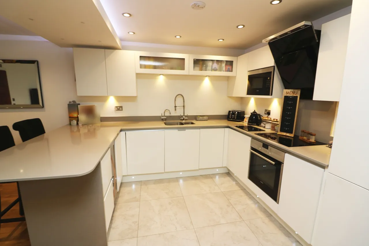 Guildford Street, Surrey Chertsey, KT16, photo 2