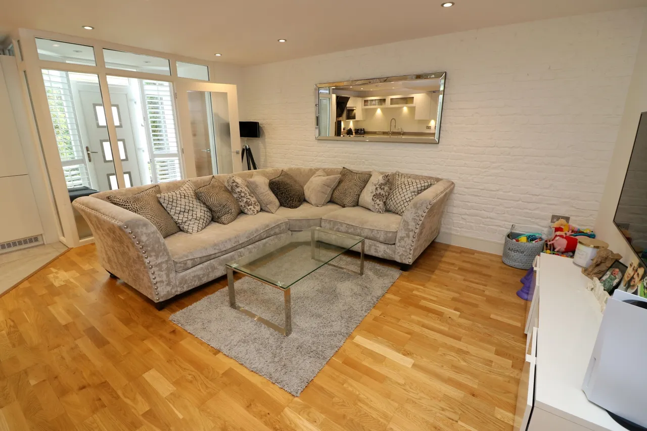Guildford Street, Surrey Chertsey, KT16, photo 4