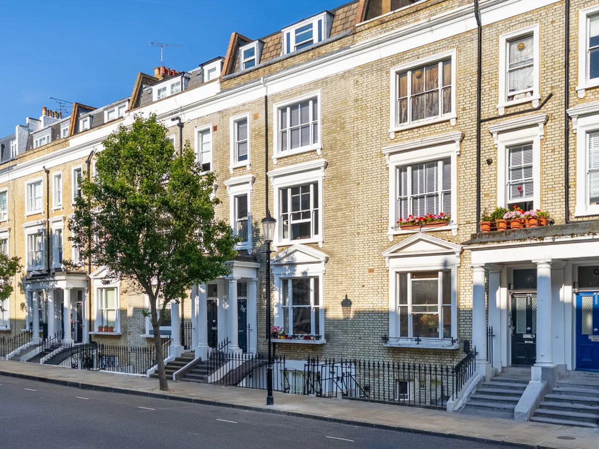 2 bed flat for sale, Eardley Crescent, London, SW5