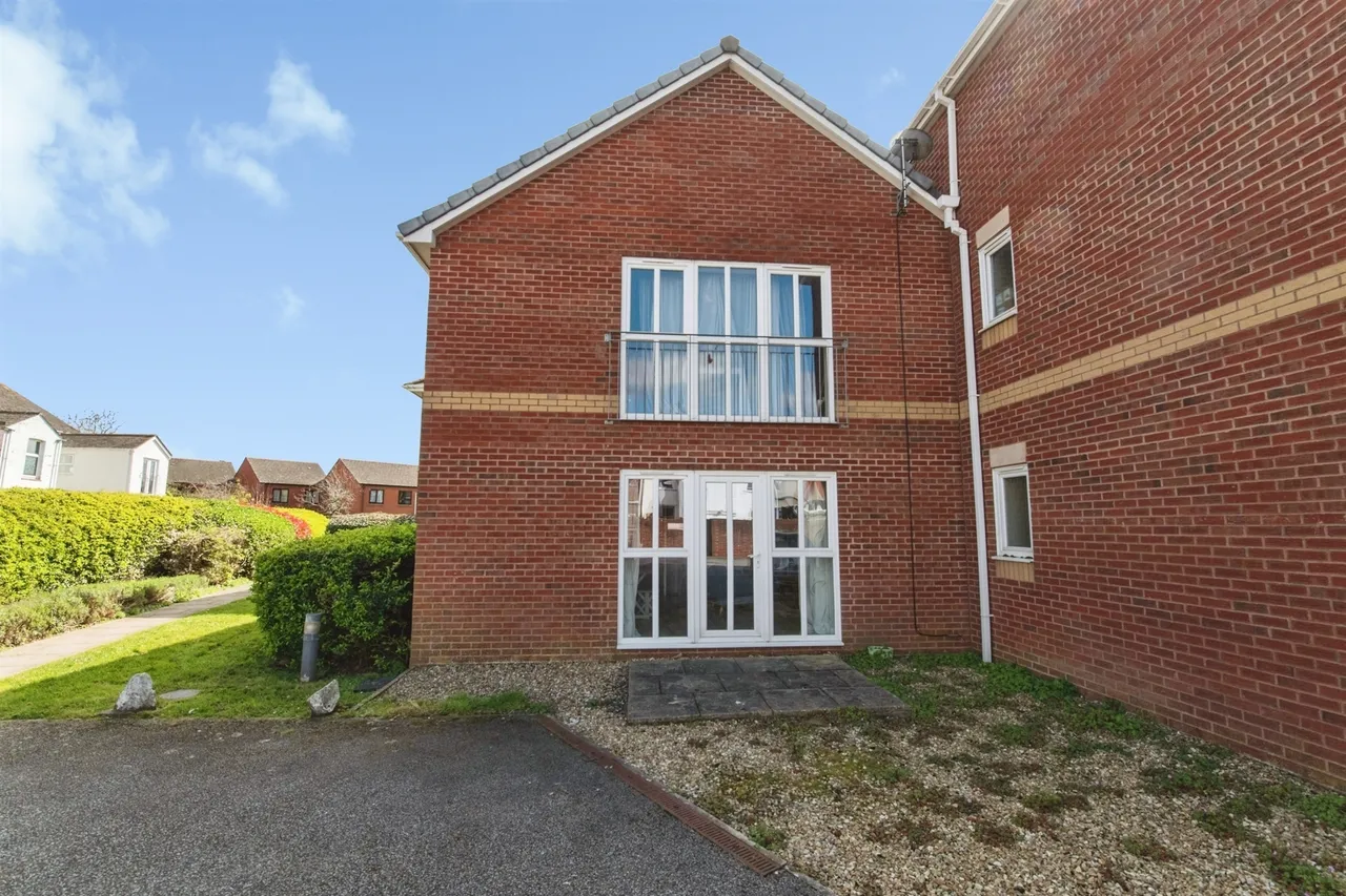 2 bed flat for sale, Retail Park Close, Exeter, EX2