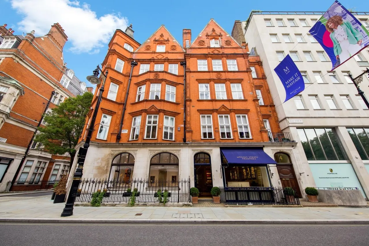 3 bed flat to rent — Mount Street, London
