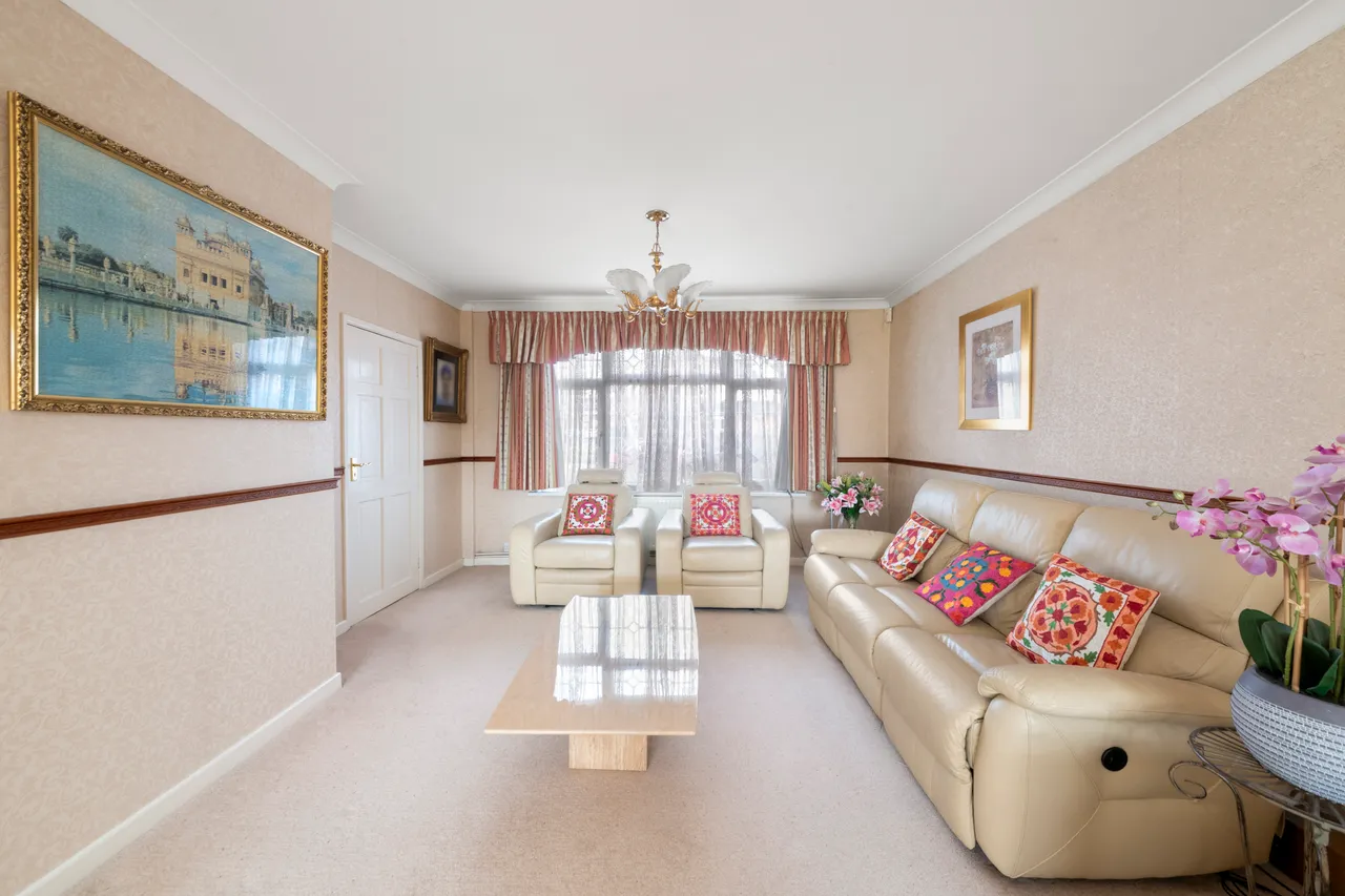 Doncaster Drive, Northolt, UB5, photo 2