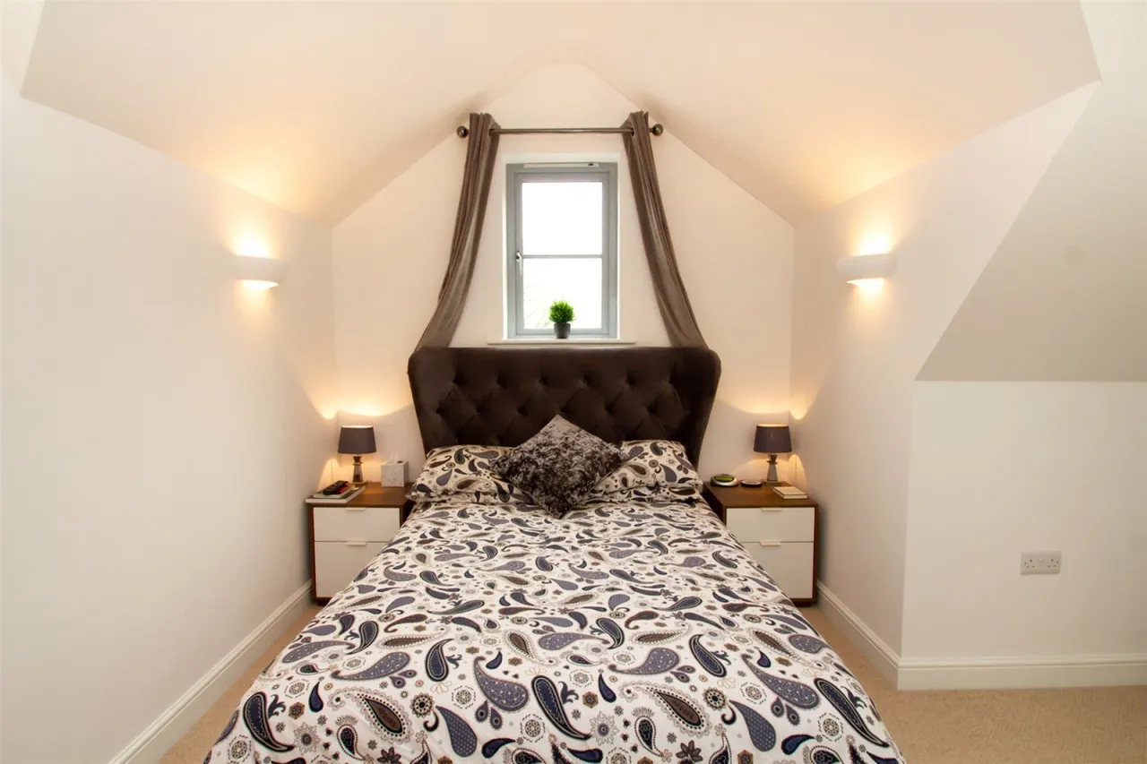 High Street, Witney, OX28, photo 4