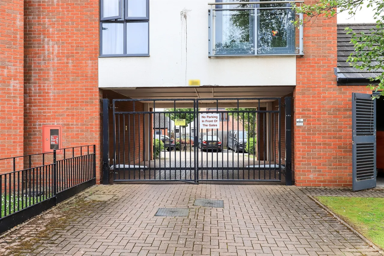 Columbia Crescent, Akron Gate, Wolverhampton, photo 12