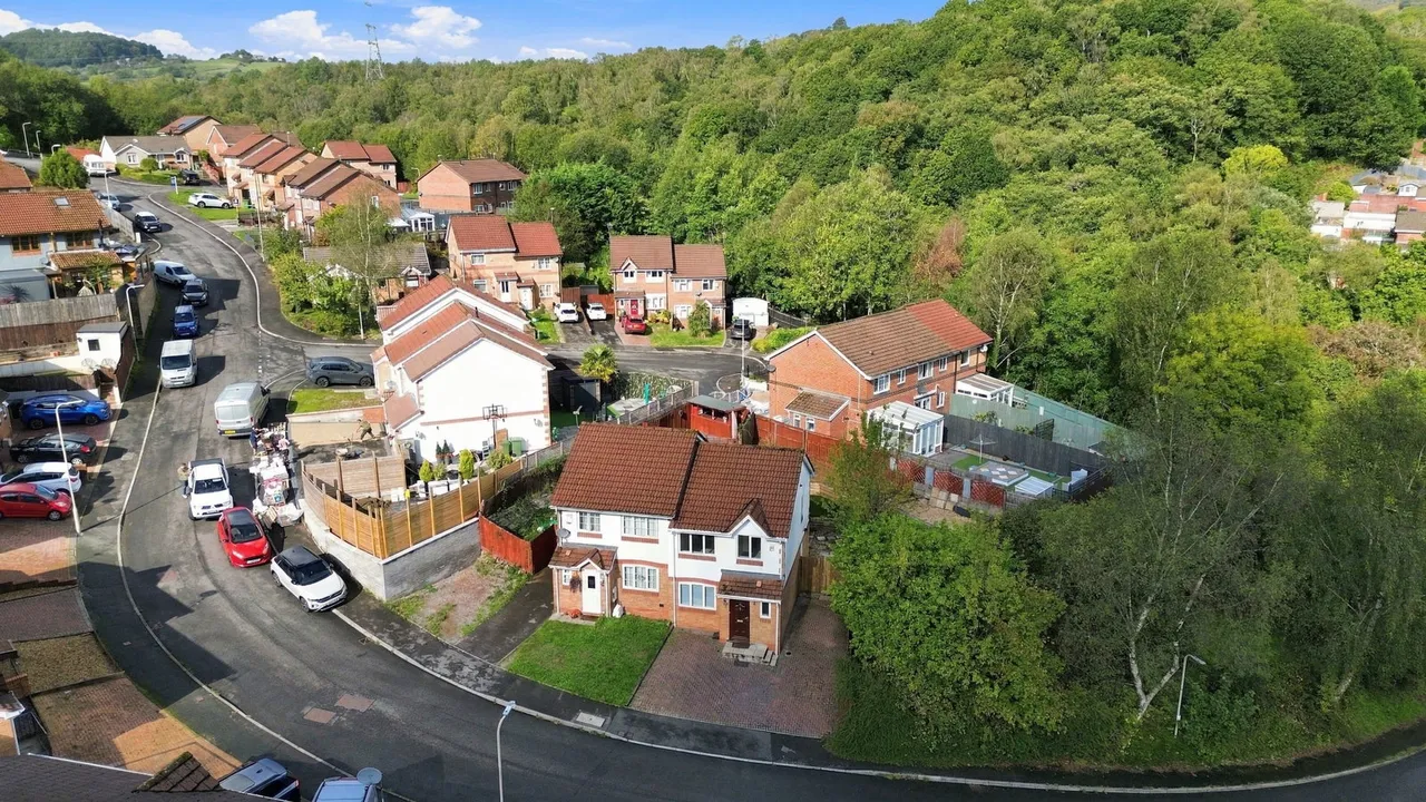 3 bed house for sale, Cefn Close, Glyncoch