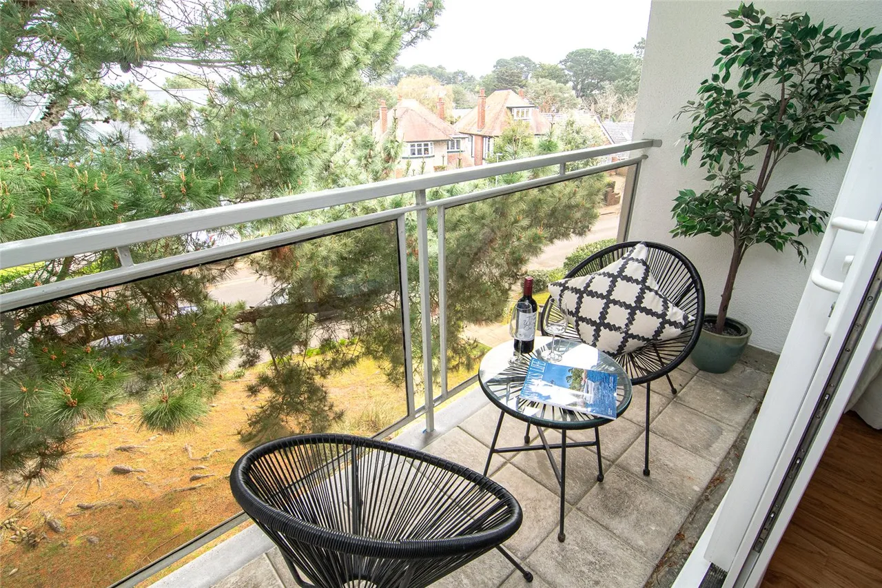 2 bed flat for sale — Brownsea Road, Poole, BH13