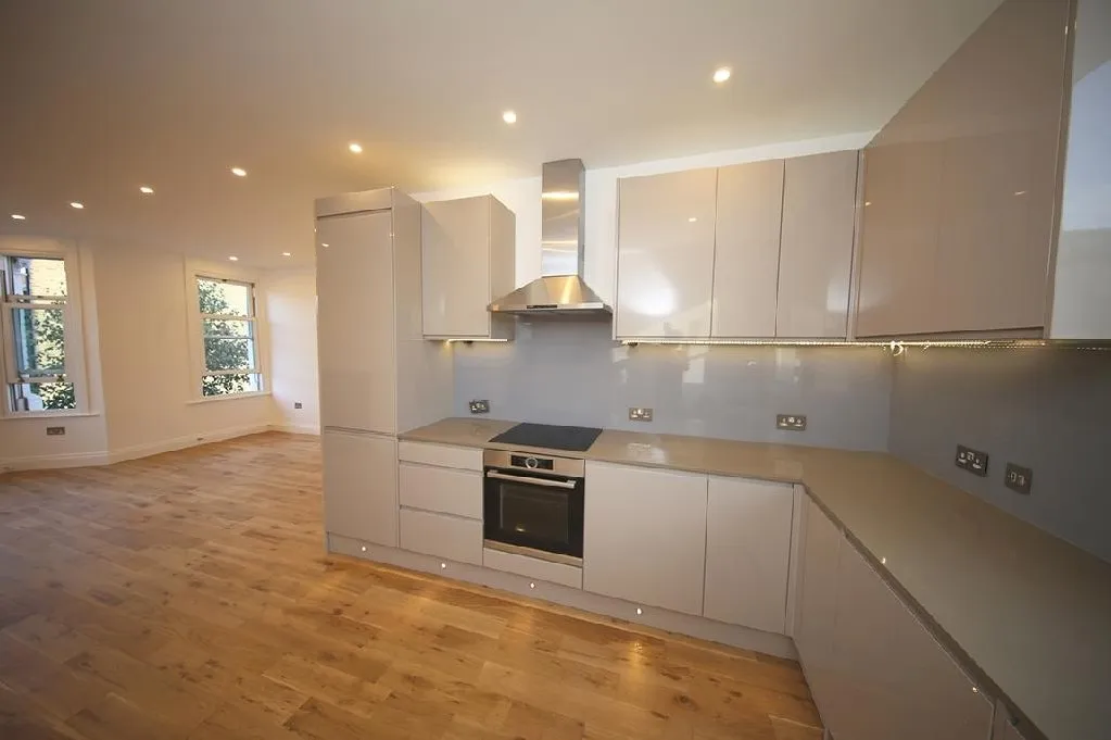 Charteris Road, Queens Park, photo 3