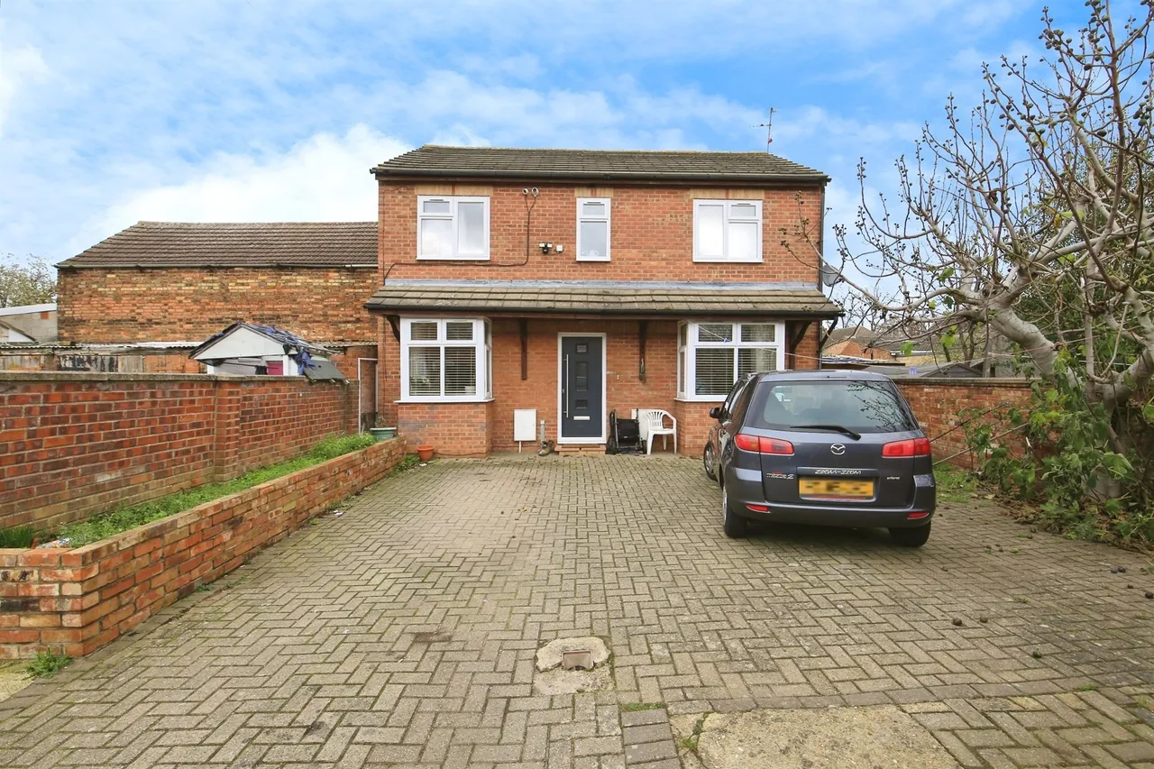 5 bed house for sale — Bamber Street, Peterborough