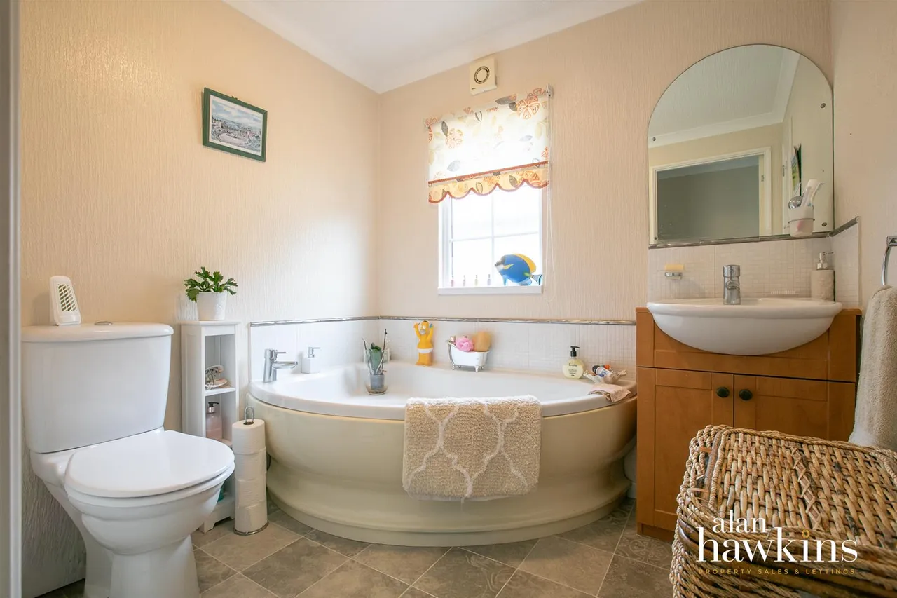 Lillybrook Estate, Bradenstoke, SN15, photo 16