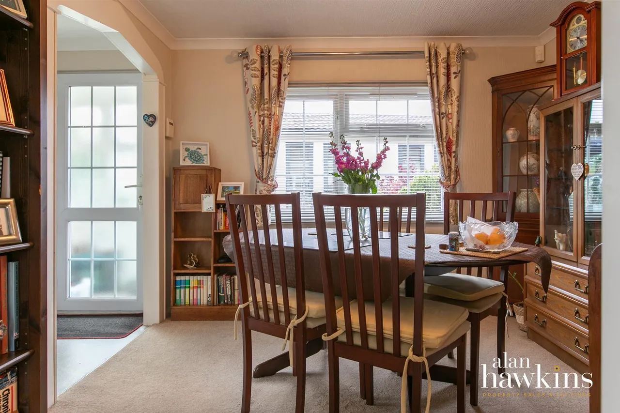Lillybrook Estate, Bradenstoke, SN15, photo 8