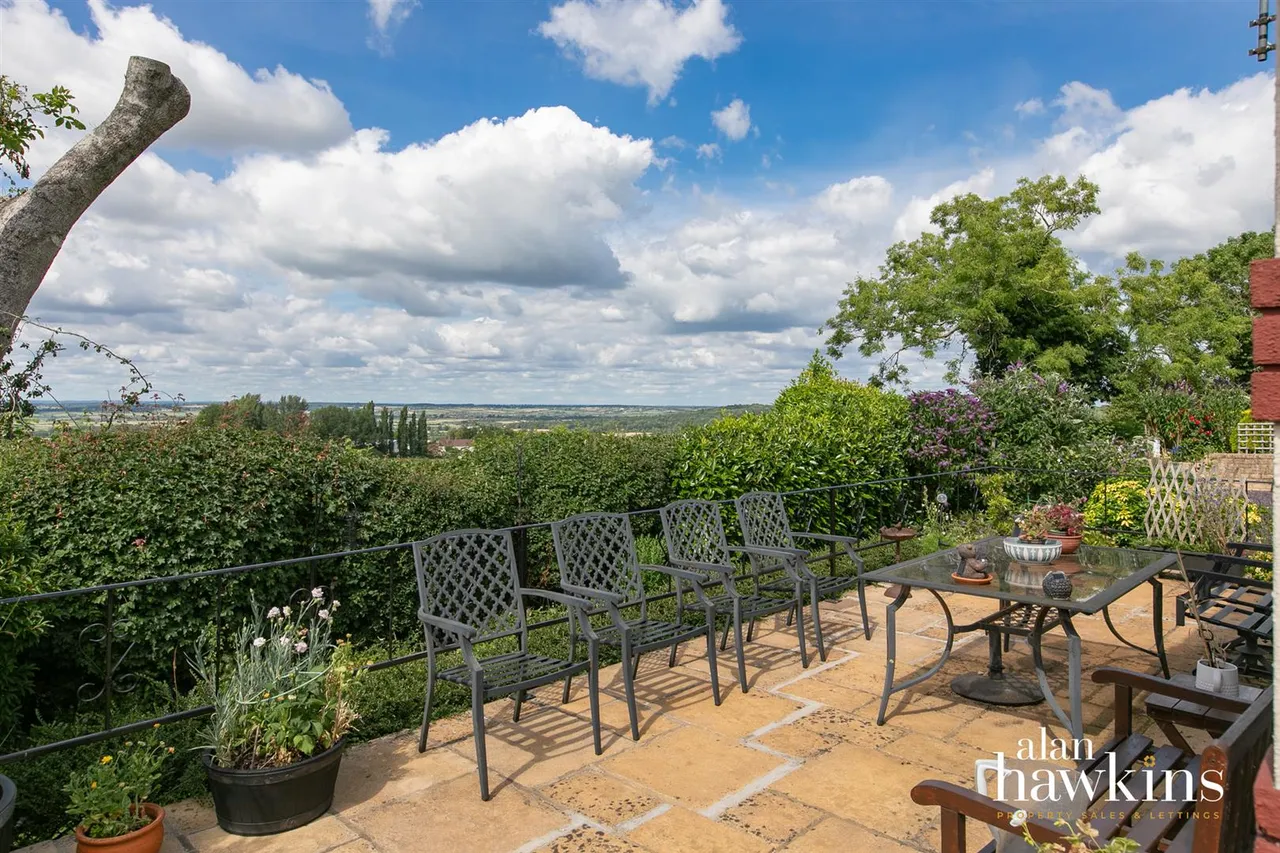 Lillybrook Estate, Bradenstoke, SN15, photo 2