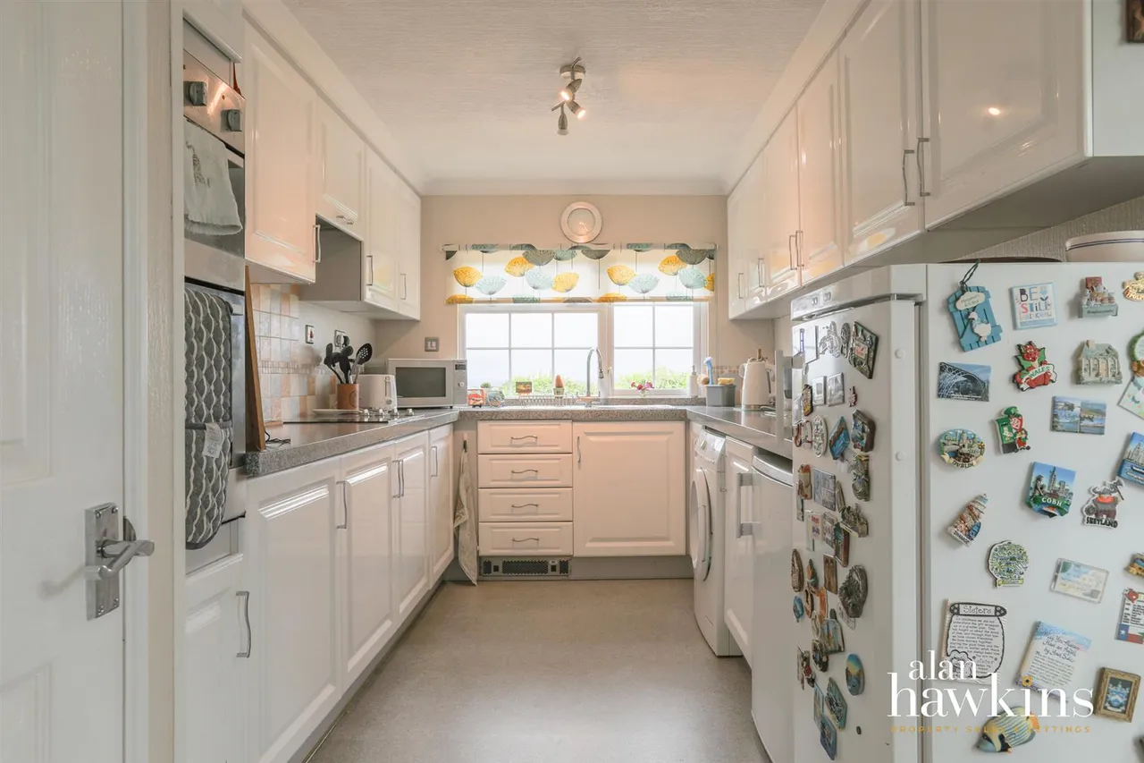Lillybrook Estate, Bradenstoke, SN15, photo 9
