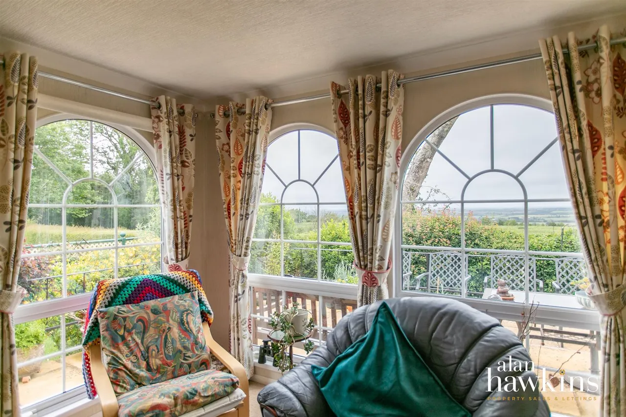 Lillybrook Estate, Bradenstoke, SN15, photo 6