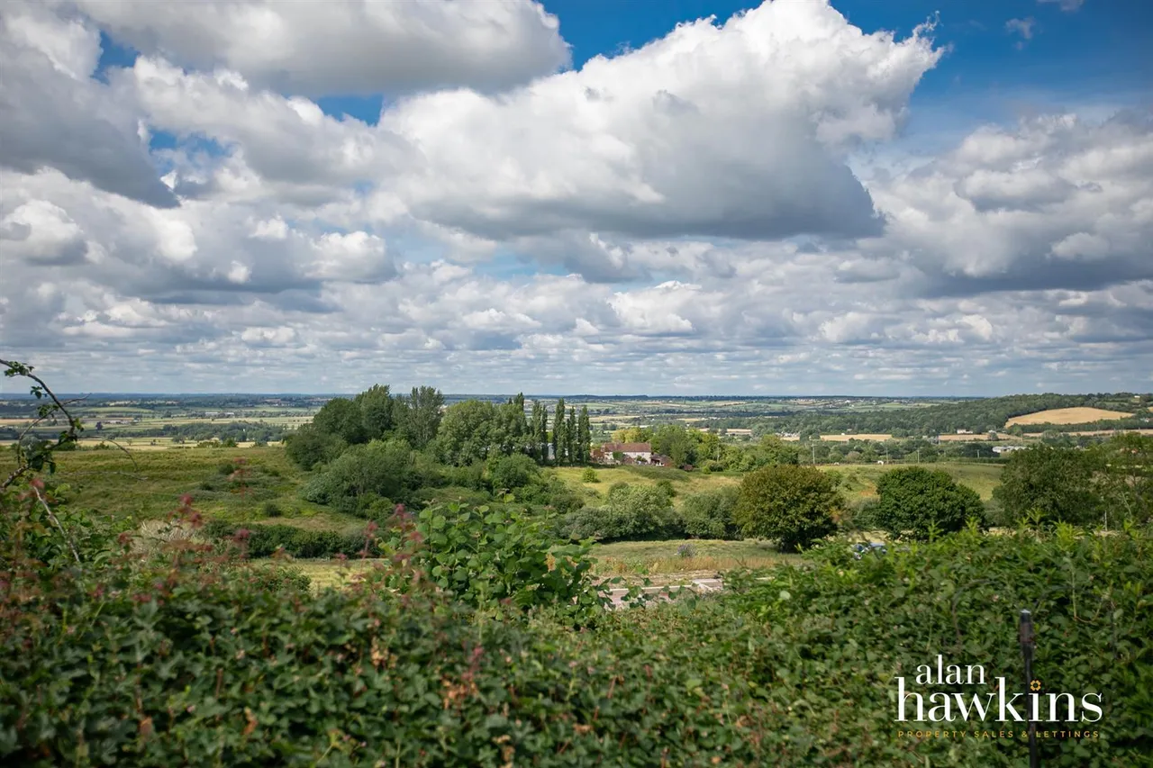 Lillybrook Estate, Bradenstoke, SN15, photo 3