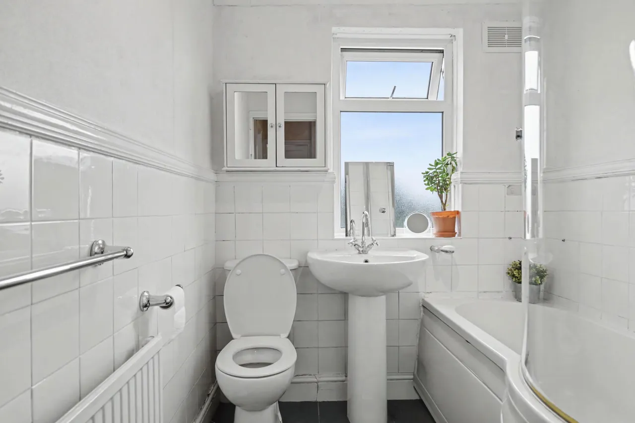 Tynemouth Drive, Enfield, EN1, photo 12