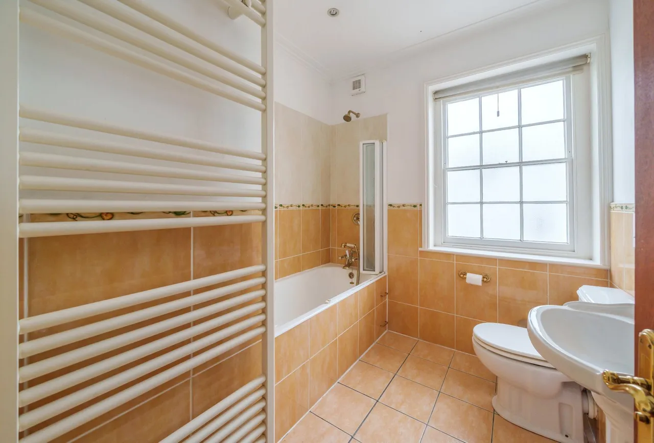 Douglas House, Gloucestershire, Vittoria Walk, GL50 1TL, photo 5