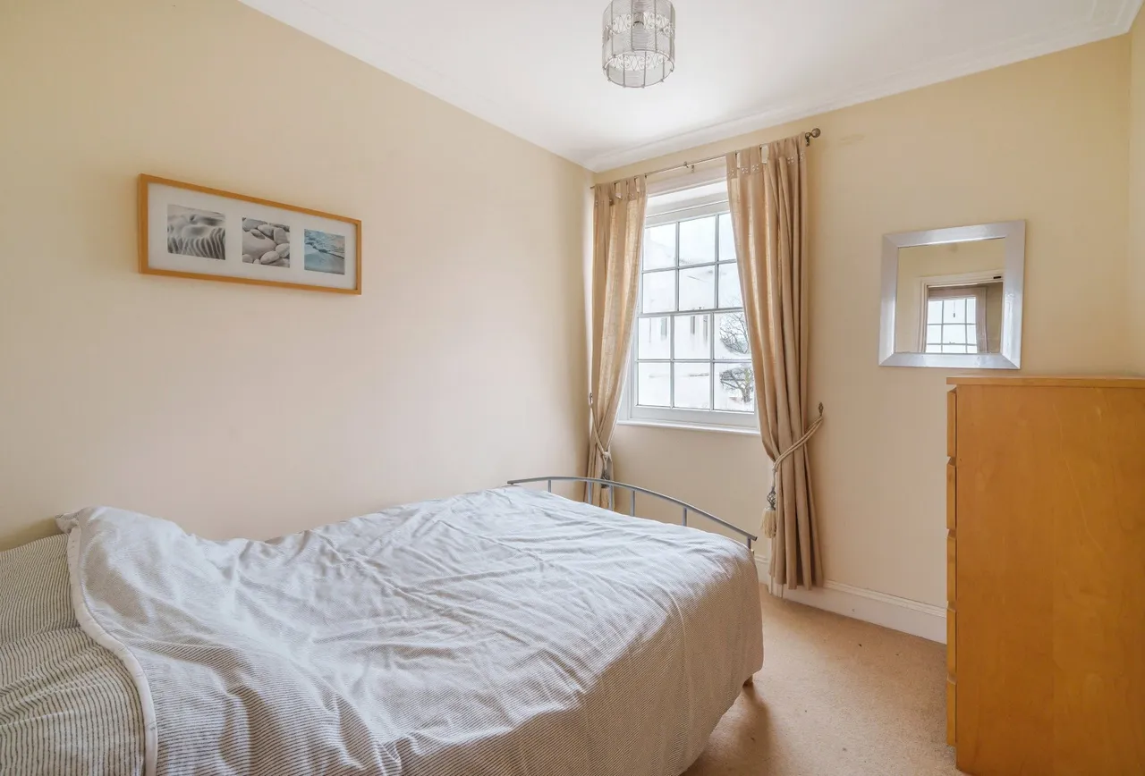 Douglas House, Gloucestershire, Vittoria Walk, GL50 1TL, photo 6