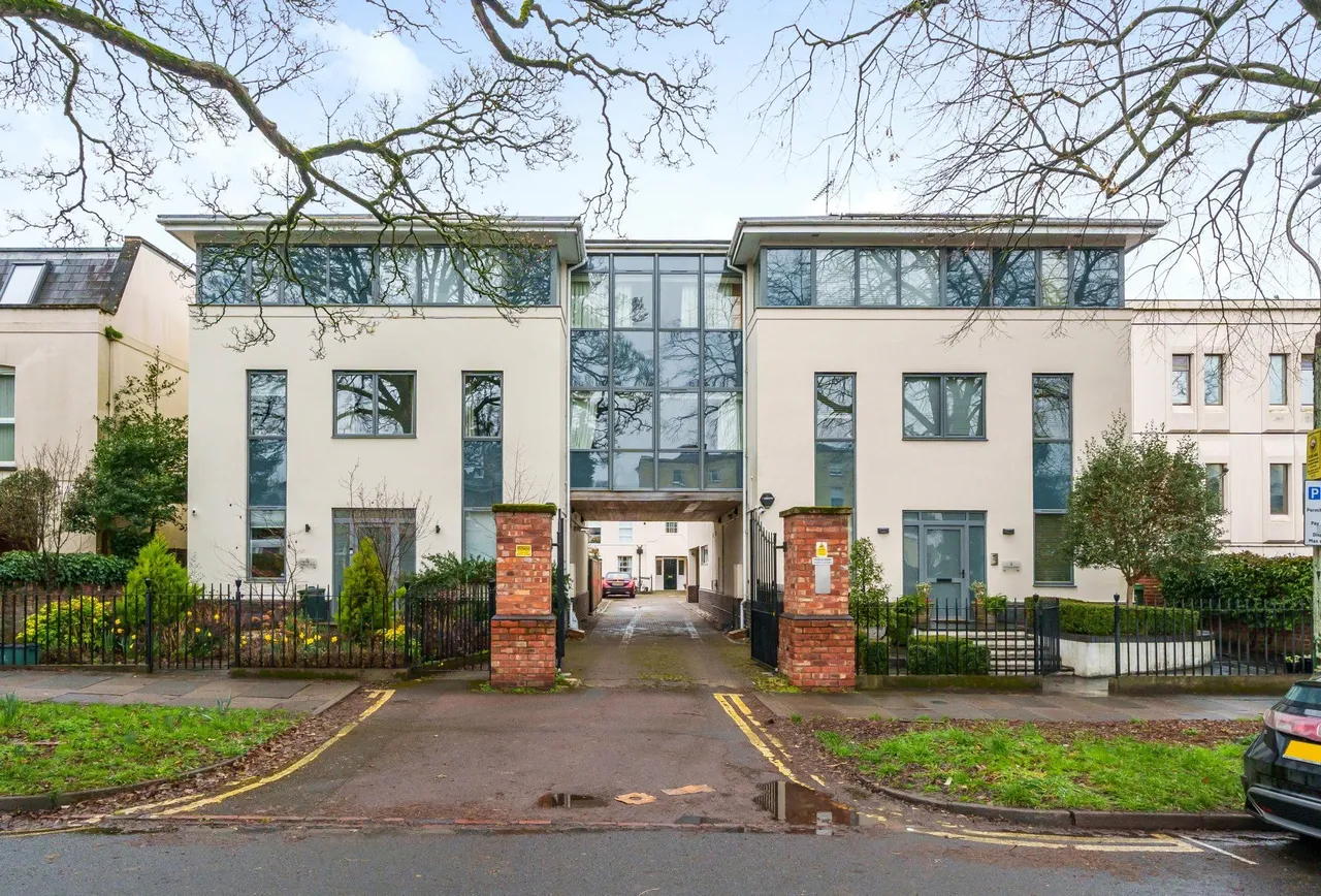 Douglas House, Gloucestershire, Vittoria Walk, GL50 1TL, photo 2