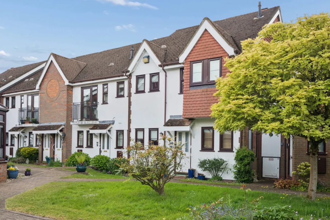 2 bed flat for sale, Giles Gate, Prestwood, HP16