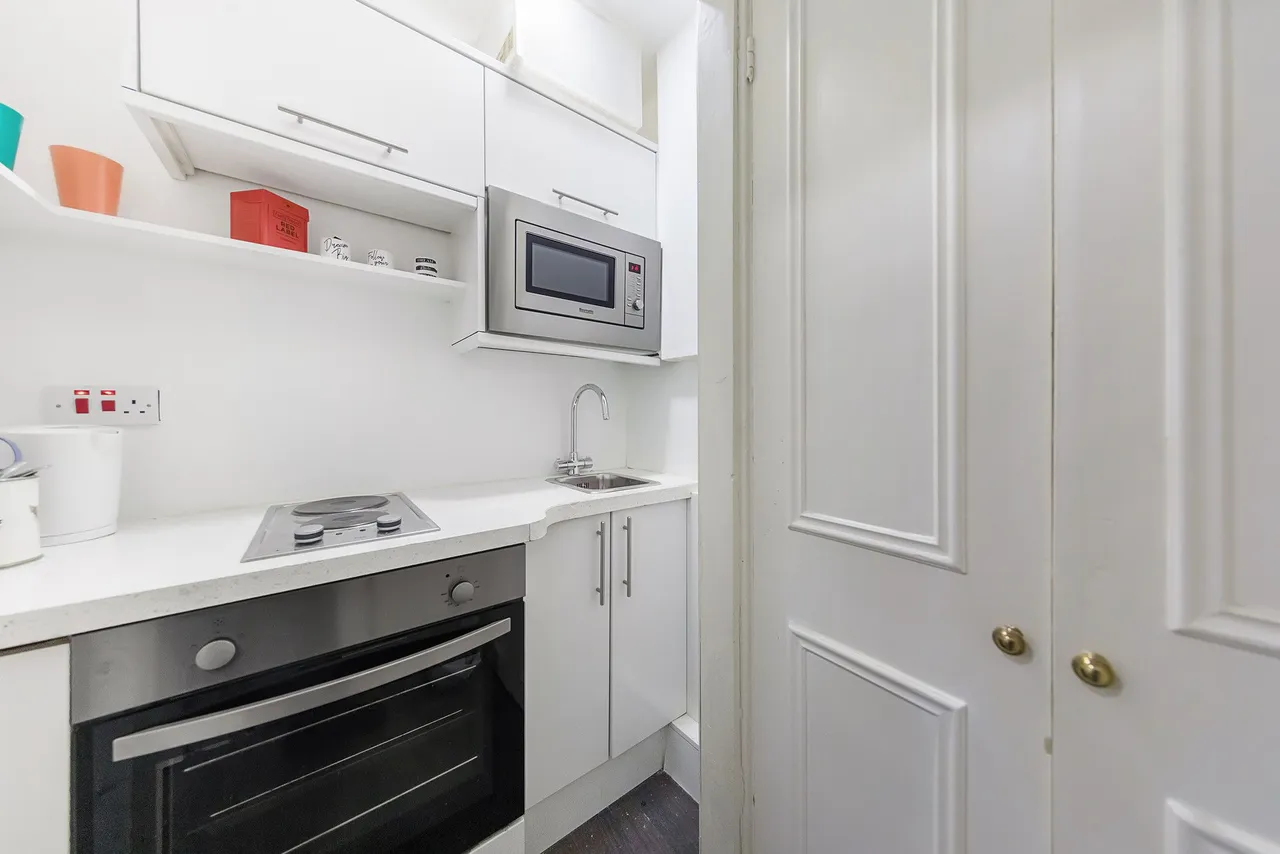 685 Chelsea Cloisters, Sloane Avenue, London, photo 12