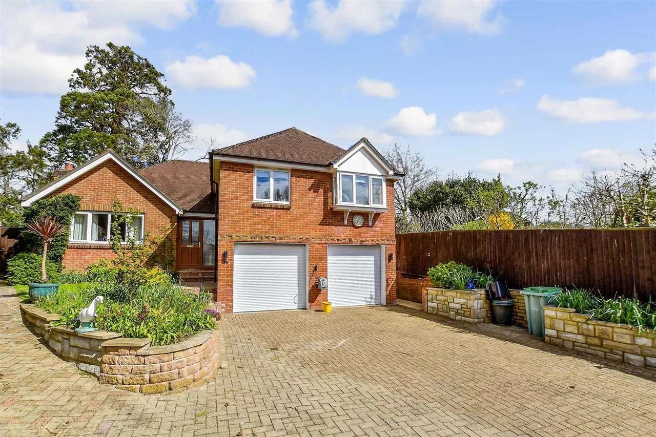 3 bed house for sale, Stonelands Park, Ryde, PO33