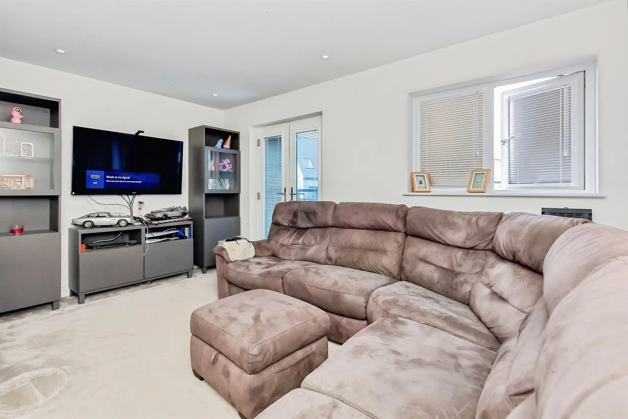 The Avenue, Corby, photo 7