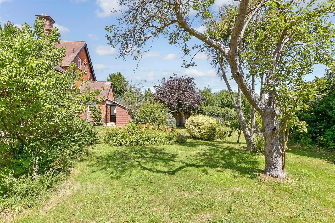 Guyers Road, Freshwater, PO40, photo 2