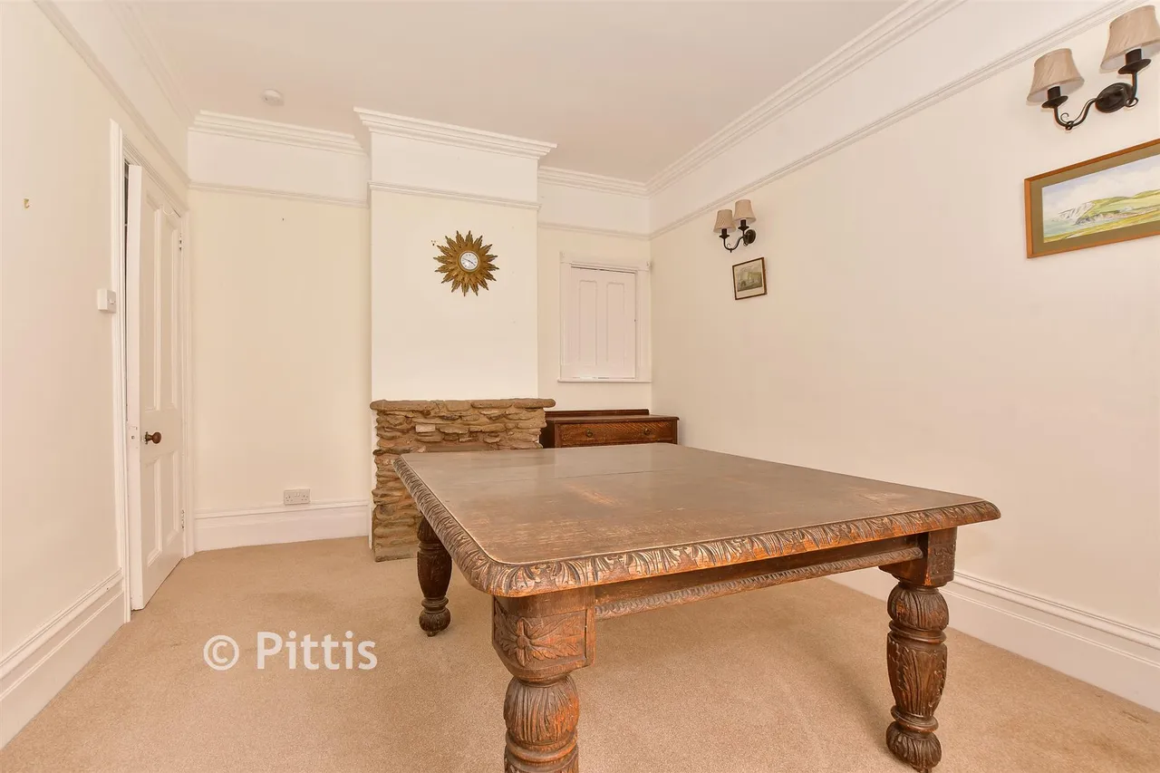 Guyers Road, Freshwater, PO40, photo 8