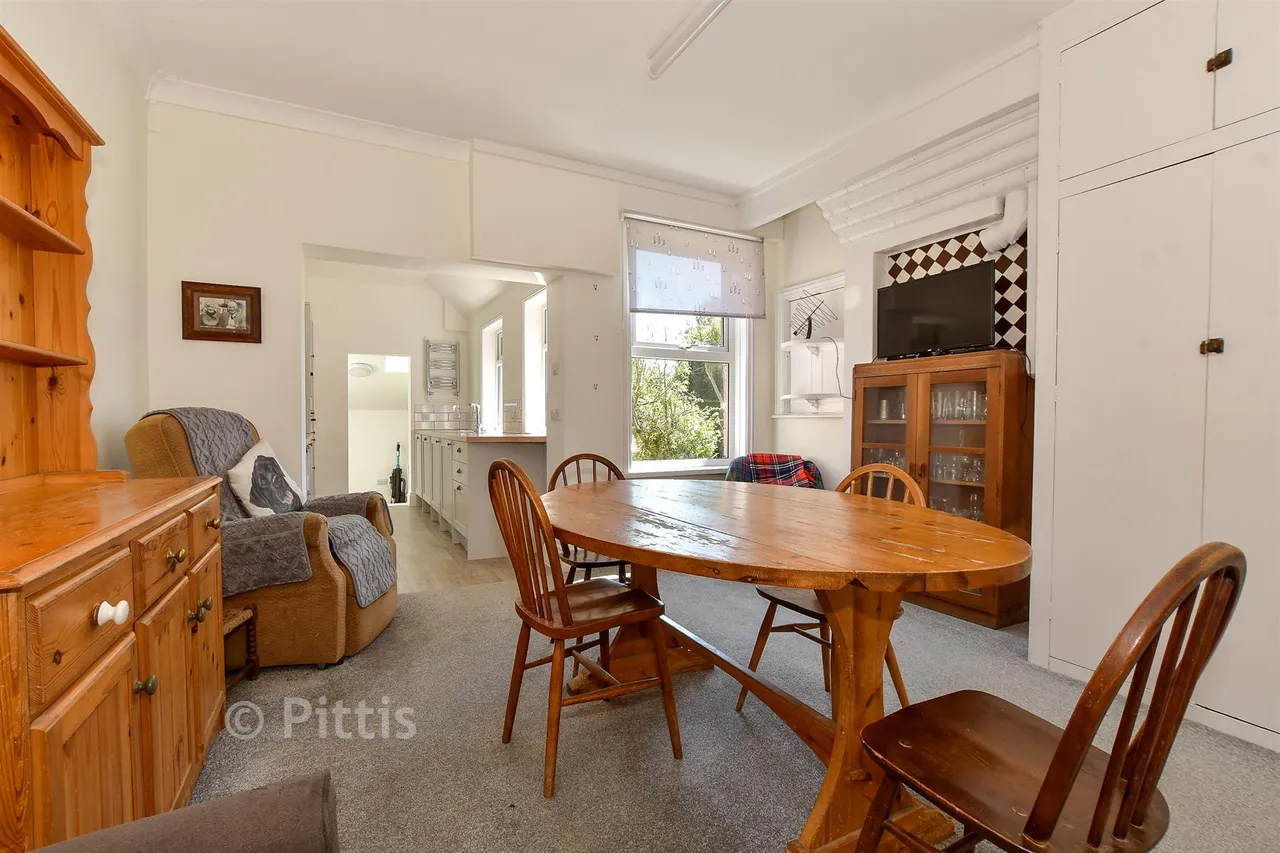 Guyers Road, Freshwater, PO40, photo 7