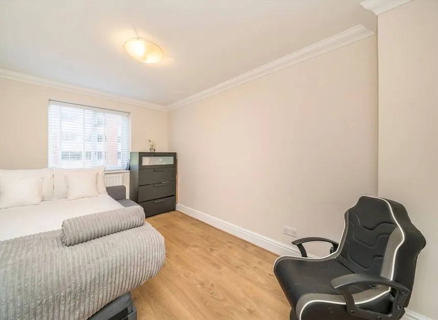 Steadfast Road, Kingston Upon Thames, KT1, photo 6