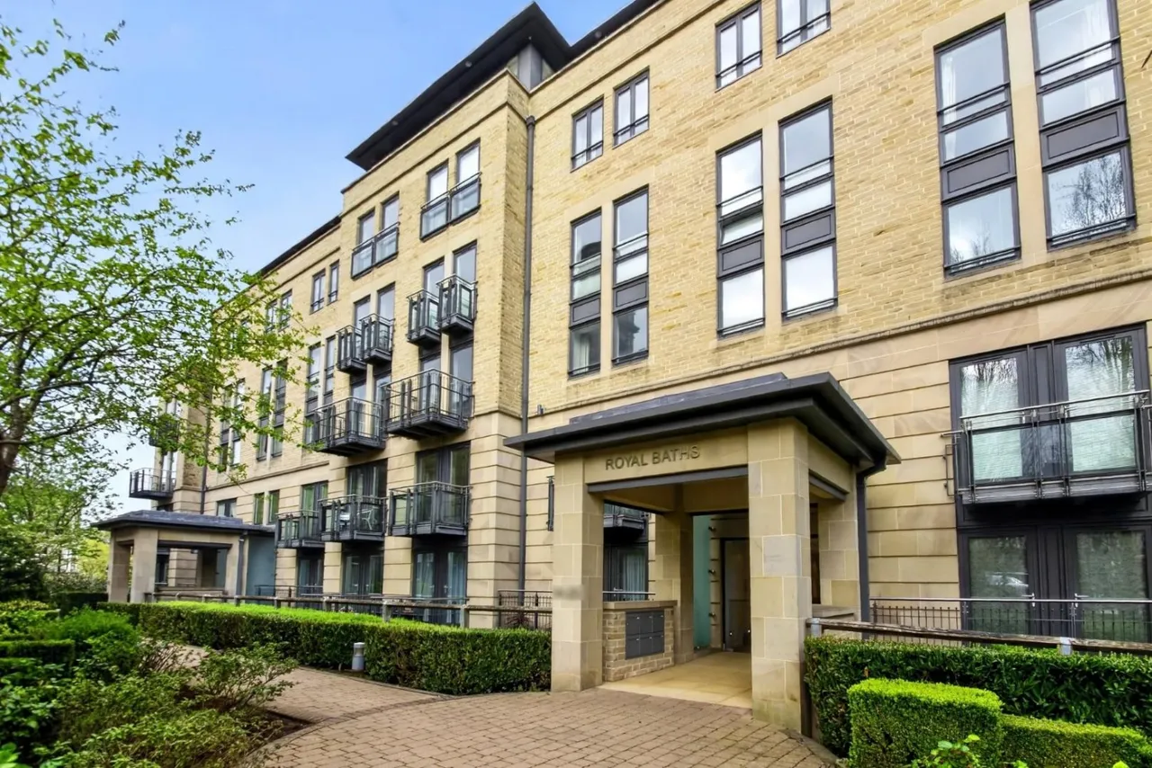 3 bed flat for sale — Montpellier Road, Harrogate