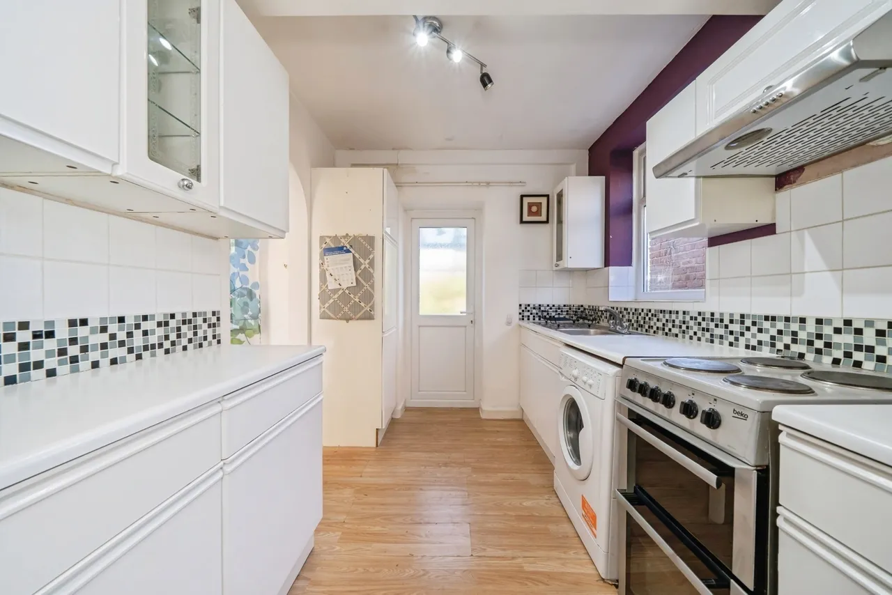 Kenilworth Drive, Leigh, WN7, photo 2