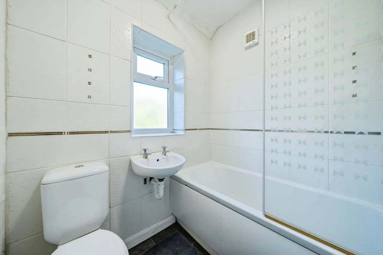 Kenilworth Drive, Leigh, WN7, photo 8