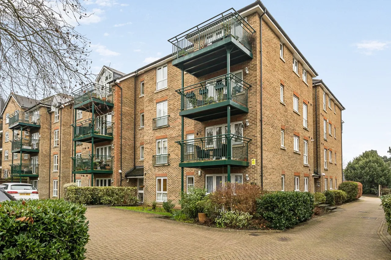 2 bed flat for sale — Copers Cope Road, BR3