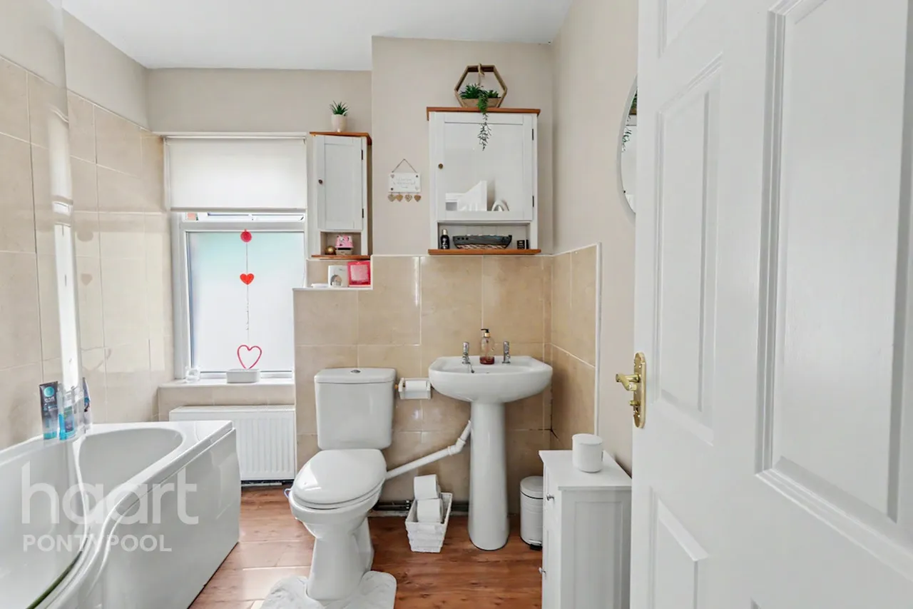Ffrwd Road, Pontypool, NP4, photo 10