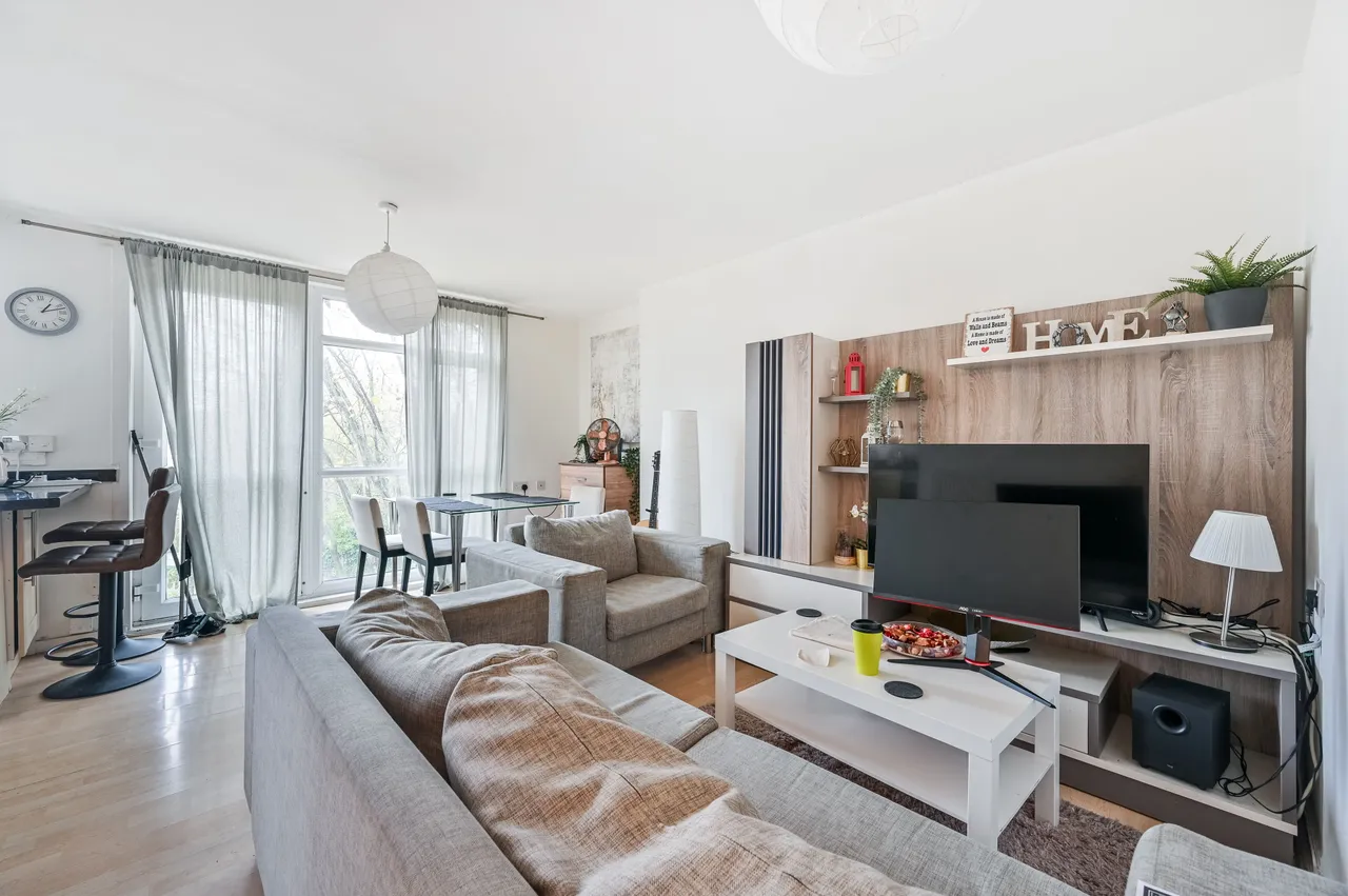 2 bed flat for sale — 64 Hevelius Close, London