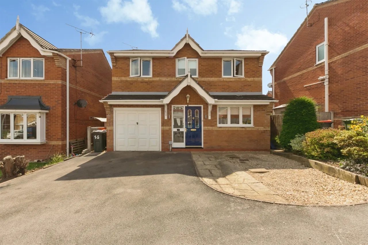 4 bed house for sale — Wentworth Grove, Winsford