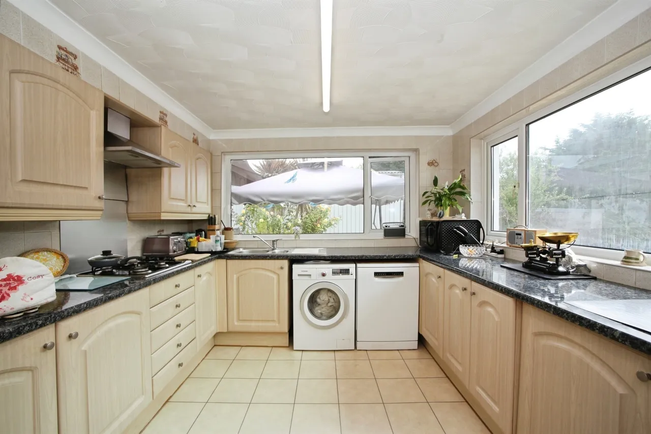 Sully Road, Penarth, CF64, photo 4