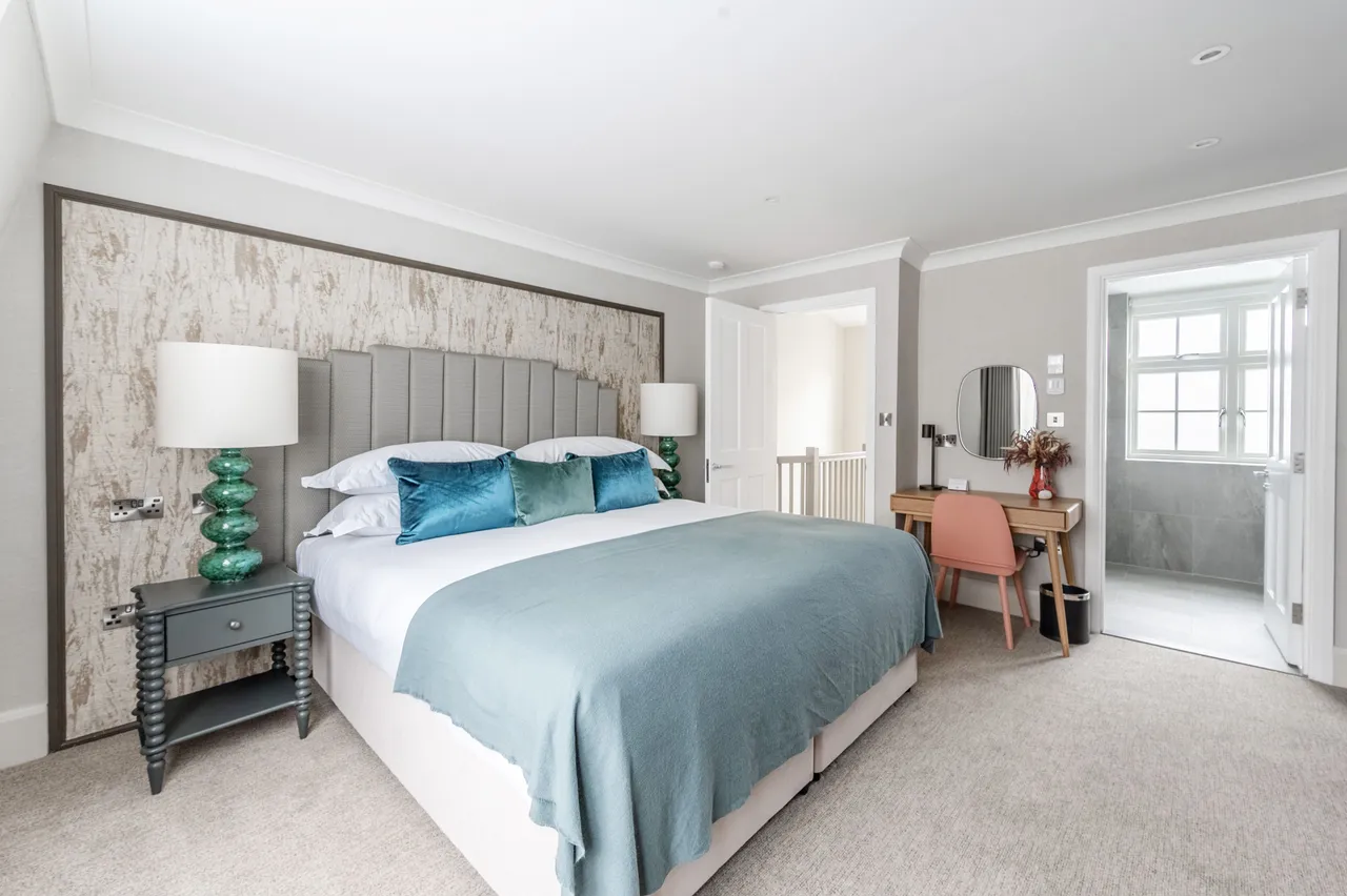 38 Cheval Place, London, photo 6