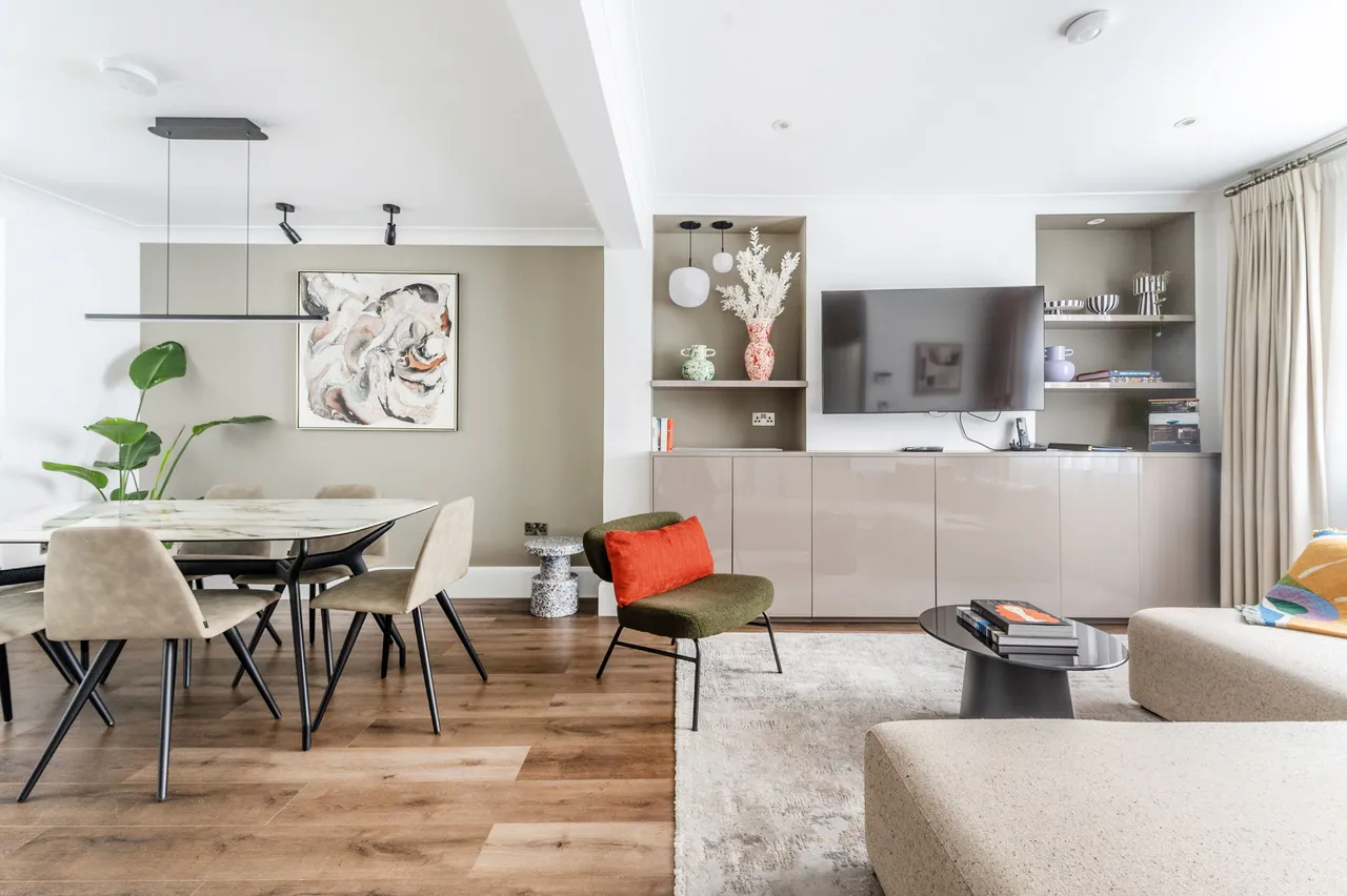 3 bed house to rent — 38 Cheval Place, London