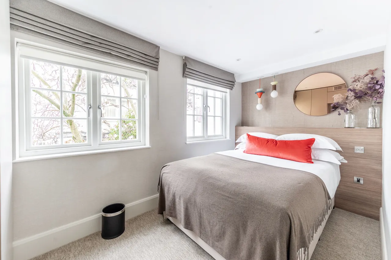 38 Cheval Place, London, photo 12
