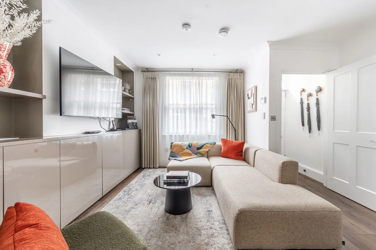 38 Cheval Place, London, photo 5