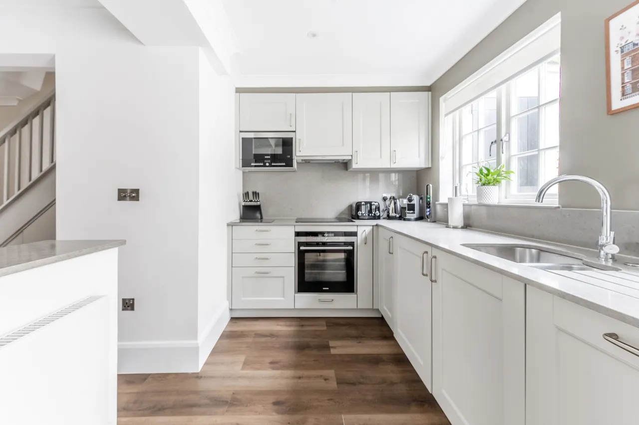 38 Cheval Place, London, photo 8