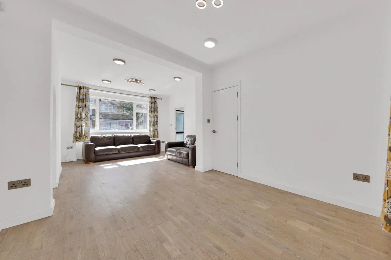 Tendring Way, Chadwell Heath, RM6, photo 5