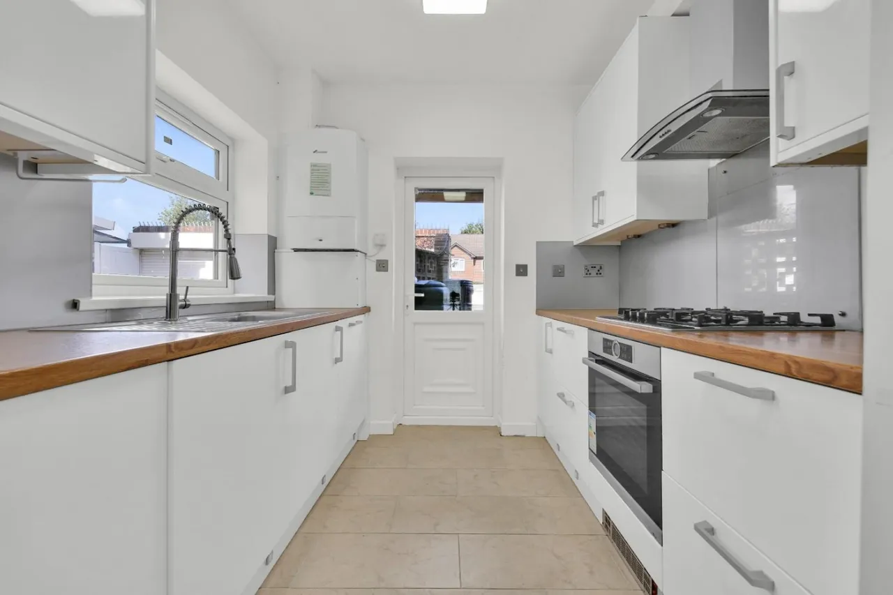 Tendring Way, Chadwell Heath, RM6, photo 2