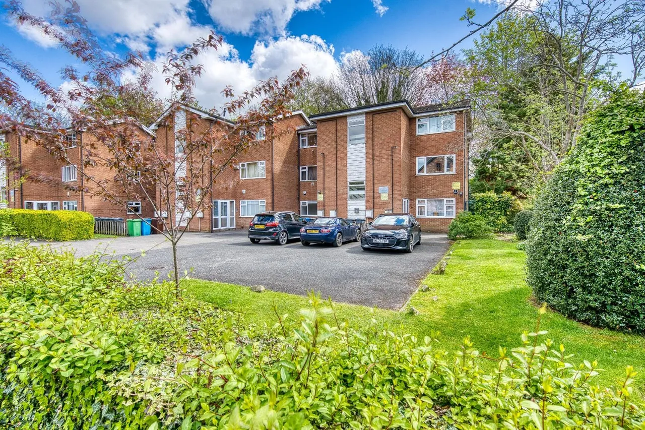 2 bed flat for sale, Aldborough Close, Manchester, M20
