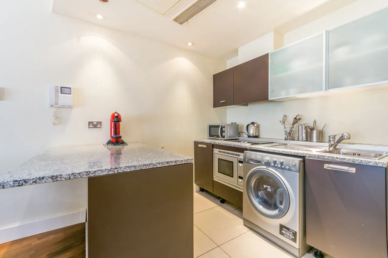 205 Balmoral Apartments, 2 Praed Street, London, photo 9