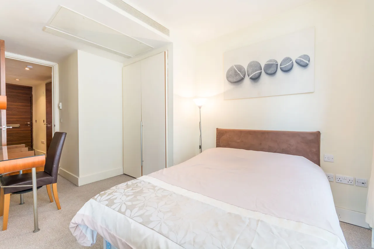 205 Balmoral Apartments, 2 Praed Street, London, photo 7