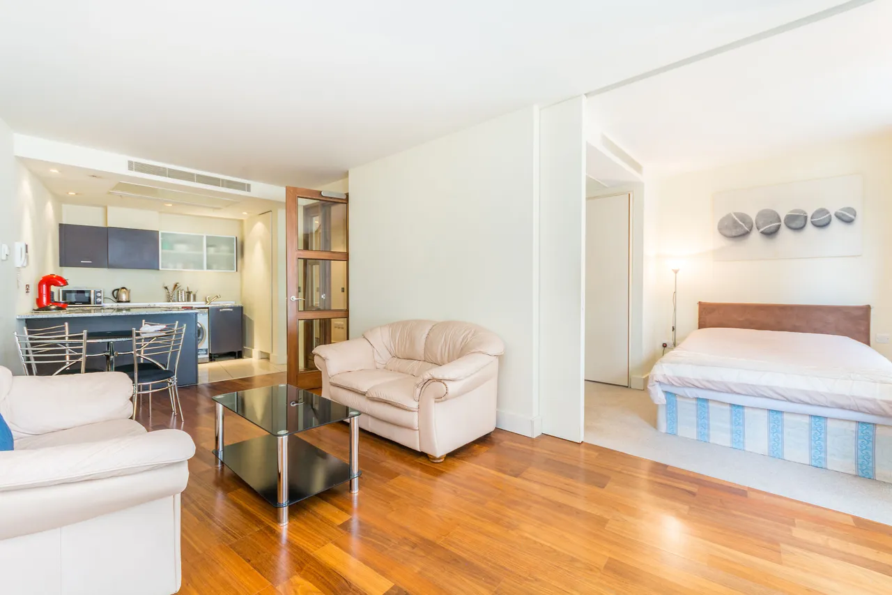 205 Balmoral Apartments, 2 Praed Street, London, photo 4