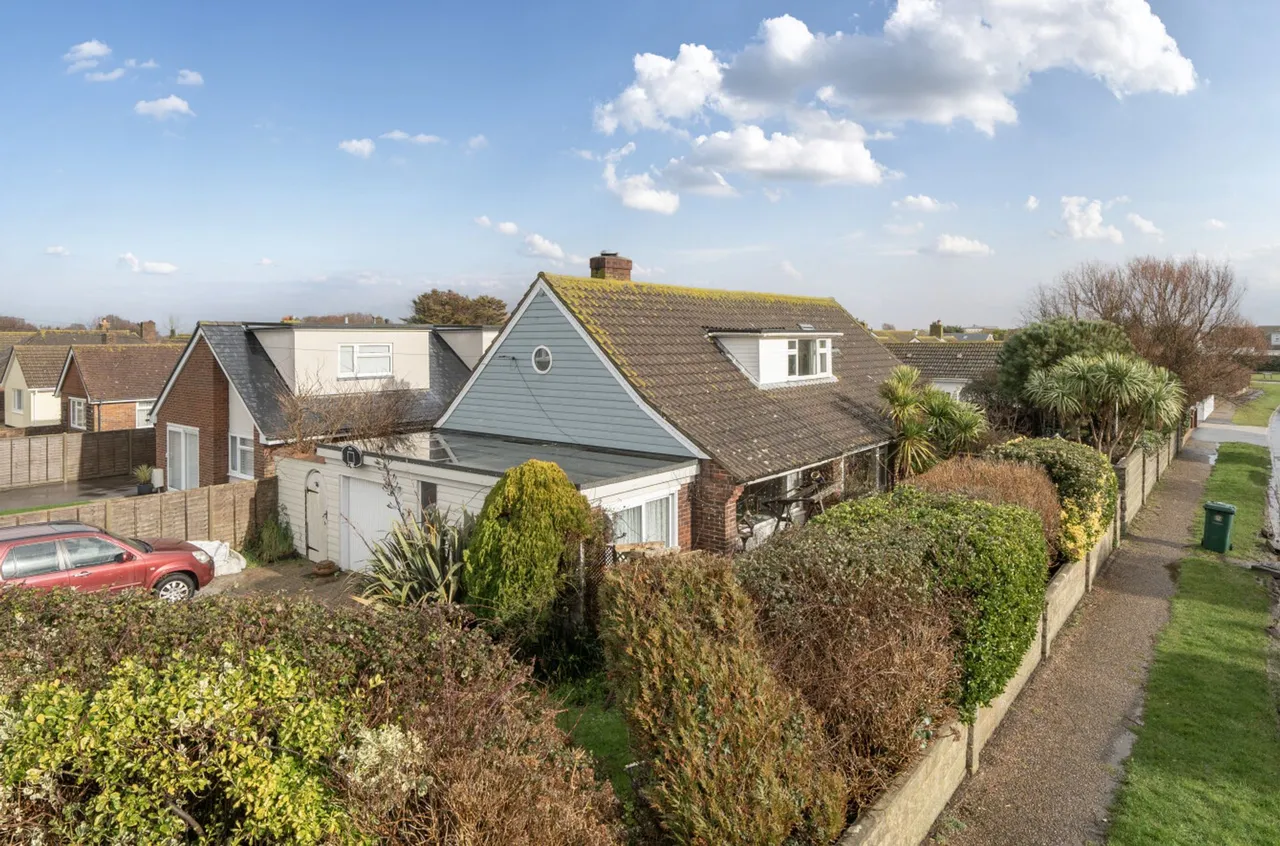 4 bed property for sale, Southcote Avenue, West Wittering, PO20